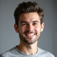 Retrato de un hombre joven entusiasta, Especialista en Marketing Digital