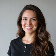 Retrato de una mujer sonriente, Especialista en Atención al Cliente